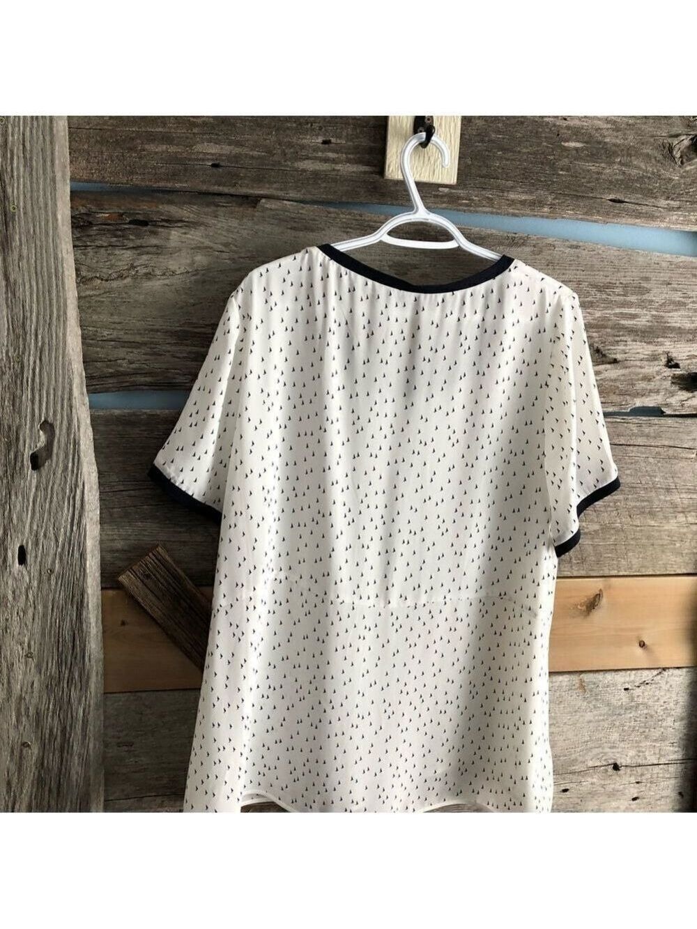 Love & Legend Plus Size 20 White blouse with Navy trim and sailboat pattern - Picture 3 of 3